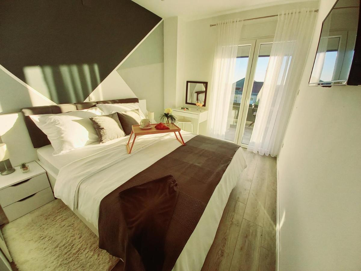 Villa Tia With Heated Pool & Jacuzzi Murvica  Exterior photo