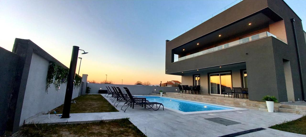 Villa Tia With Heated Pool & Jacuzzi Murvica  Exterior photo