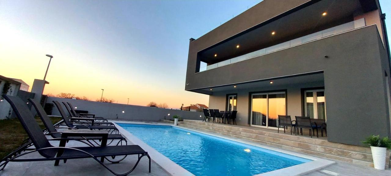 Villa Tia With Heated Pool & Jacuzzi Murvica  Exterior photo