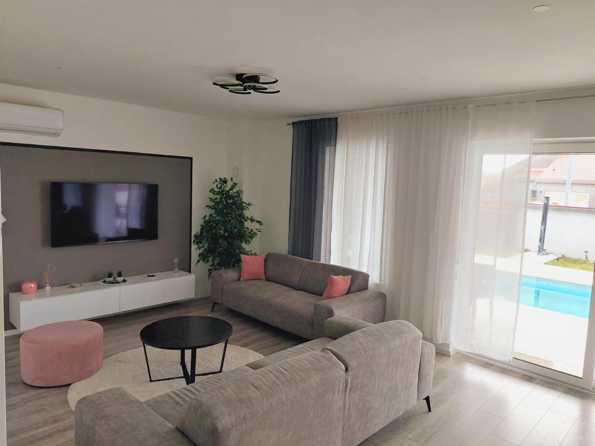 Villa Tia With Heated Pool & Jacuzzi Murvica  Exterior photo